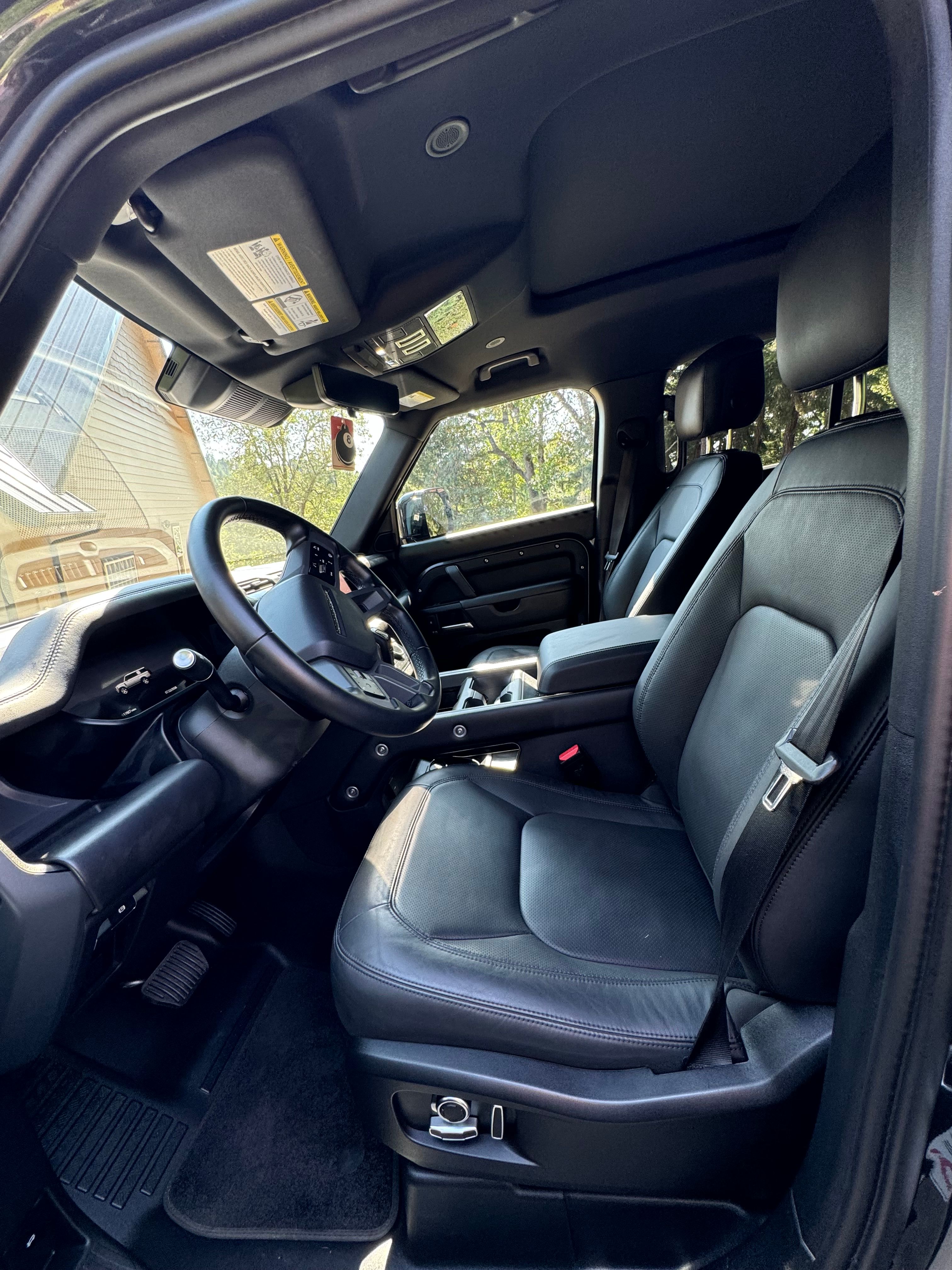 Used 2025 Land Rover Defender 130 X-Dynamic SE AWD/4WD image 6