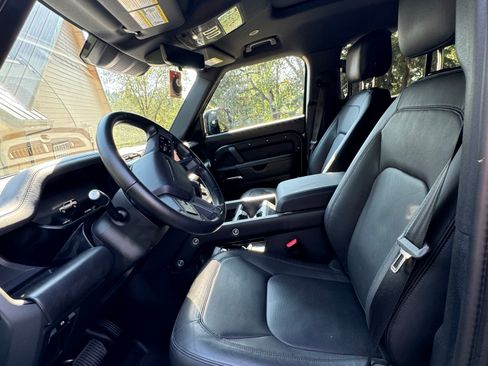 Used 2025 Land Rover Defender 130 X-Dynamic SE AWD/4WD image 6