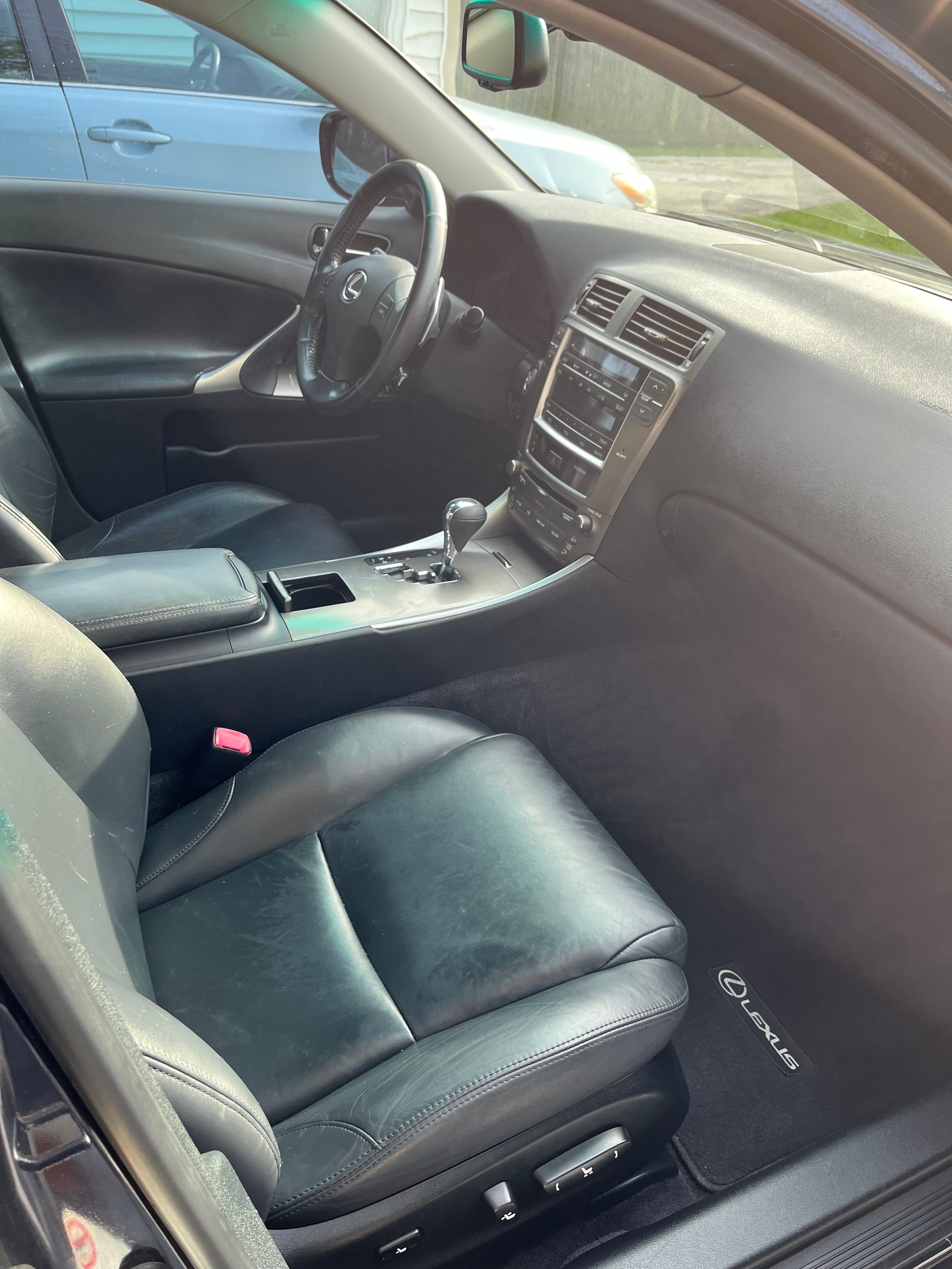 Used 2008 Lexus IS 250 w/ Preferred Accessory Pkg RWD image 8