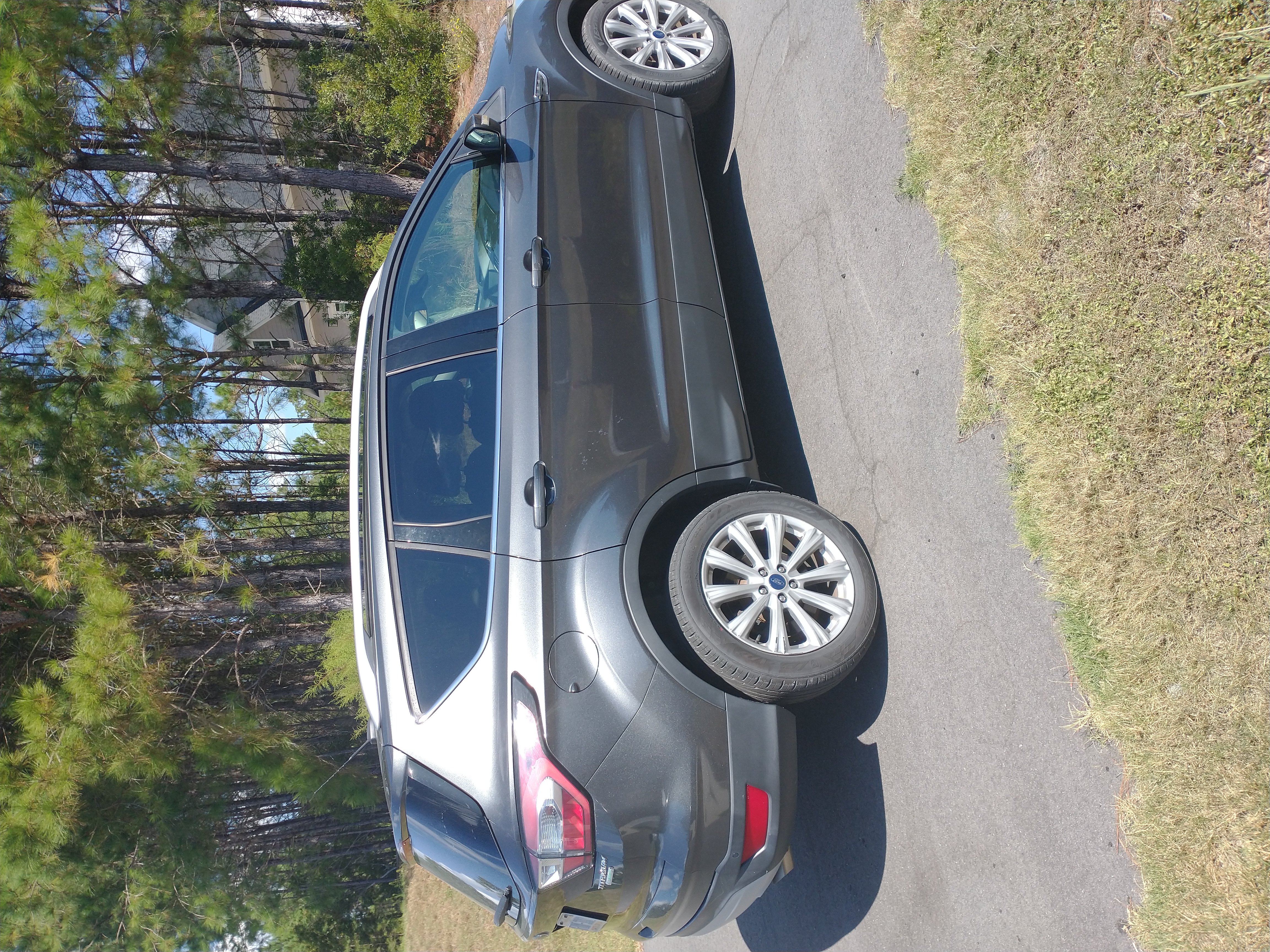 Used 2017 Ford Escape Titanium FWD image 4