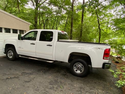 Used 2009 GMC Sierra 2500 SLE w/ SLE Preferred Package AWD/4WD image 5
