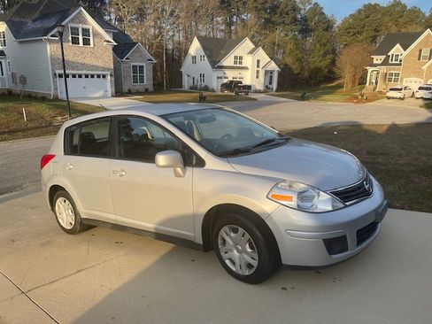 Used 2011 Nissan Versa 1.8 S image 5