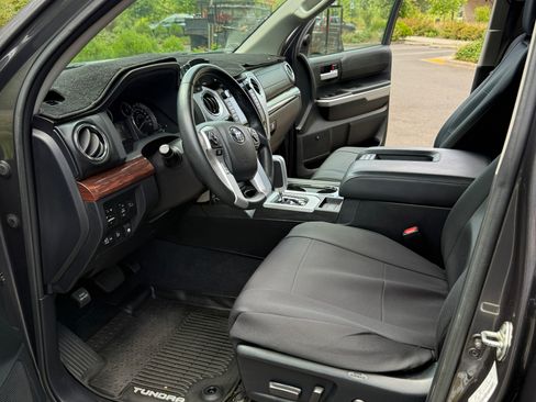 Used 2016 Toyota Tundra Limited w/ Limited Premium Package AWD/4WD image 9