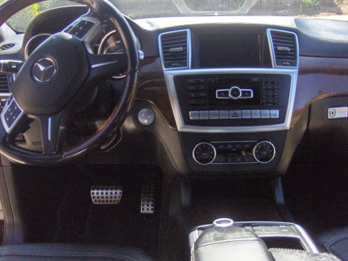 Used 2015 Mercedes-Benz ML 63 AMG 4MATIC w/ Driver Assistance Package image 9