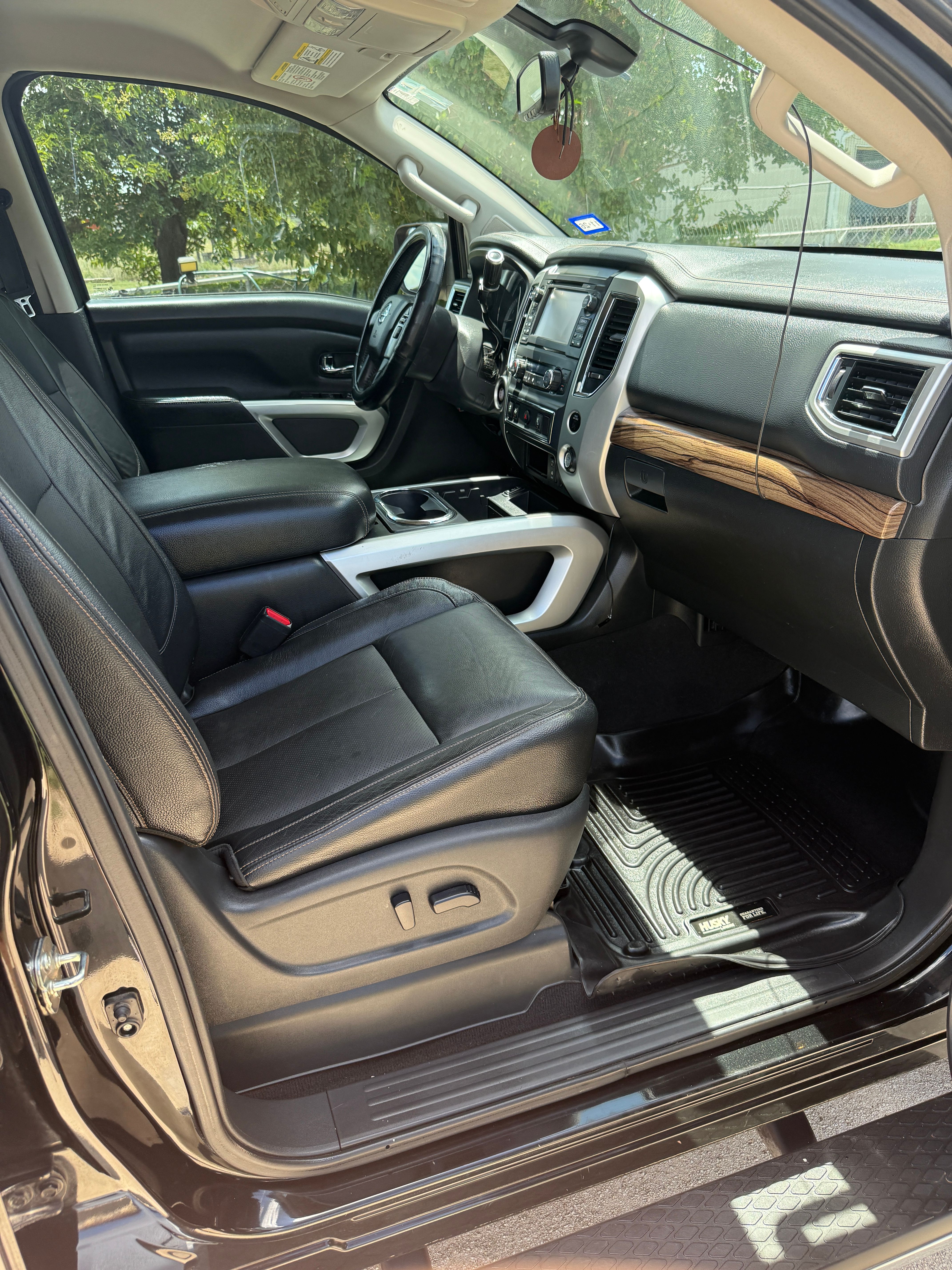 Used 2017 Nissan Titan SL RWD image 11