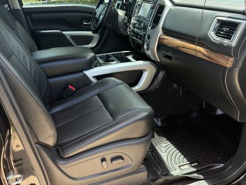 Used 2017 Nissan Titan SL RWD image 11