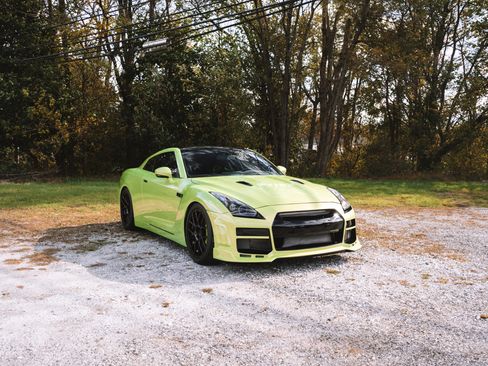 Used 2010 Nissan GT-R Premium image 1