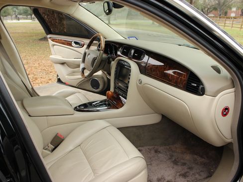 Used 2004 Jaguar XJ8 image 13