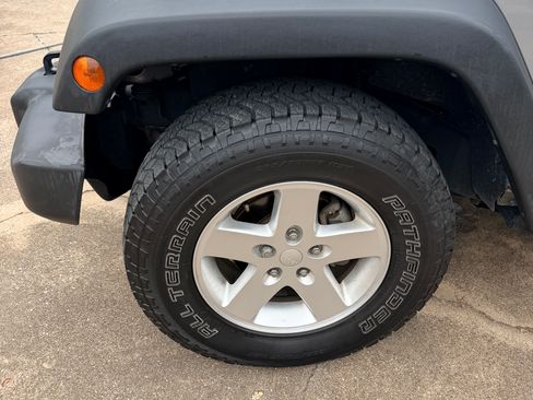 Used 2015 Jeep Wrangler Unlimited Sport w/ Quick Order Package 24S AWD/4WD image 10