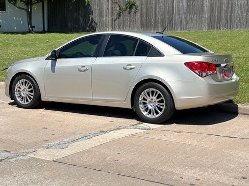 Used 2014 Chevrolet Cruze Eco FWD image 2