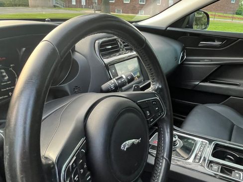 Used 2018 Jaguar XE RWD image 12