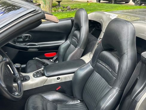 Used 2000 Chevrolet Corvette Convertible w/ Memory Pkg RWD image 6