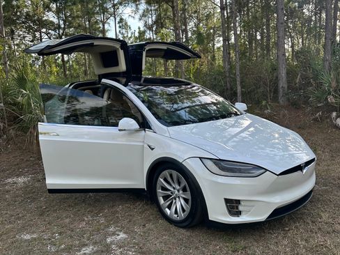 Used 2017 Tesla Model X 100D AWD/4WD image 5