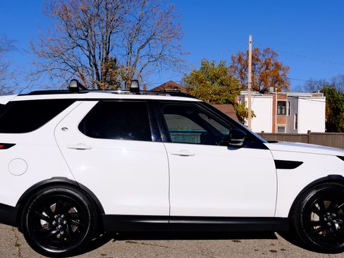 Used 2018 Land Rover Discovery SE image 10