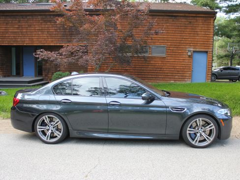 Used 2014 BMW M5 image 2