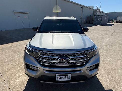Used 2021 Ford Explorer Limited w/ Equipment Group 301A image 2
