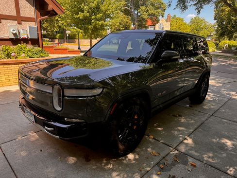 Used 2022 Rivian R1S Launch Edition AWD/4WD image 2