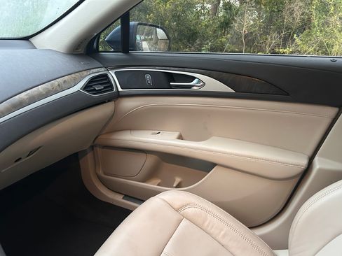 Used 2017 Lincoln MKZ Select image 13