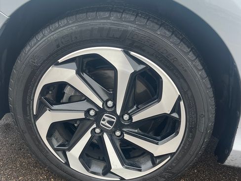 Used 2017 Honda Accord EX-L image 9