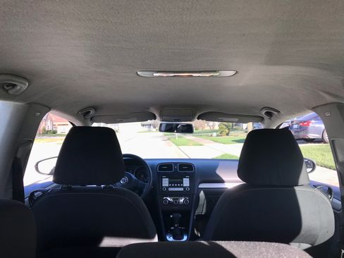 Used 2010 Volkswagen Golf 2-Door image 12