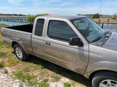 Used 2004 Nissan Frontier XE w/ (VTP) Value Truck Pkg image 2