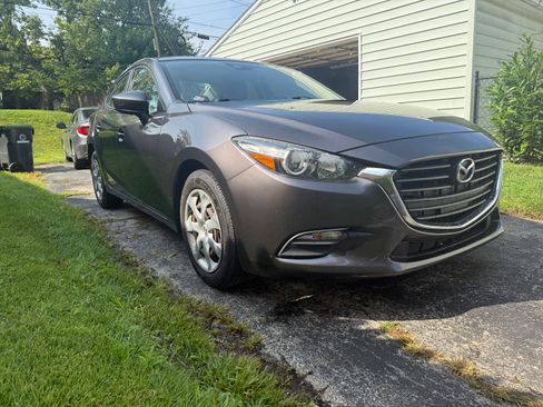 Used 2018 MAZDA MAZDA3 Sport FWD image 11