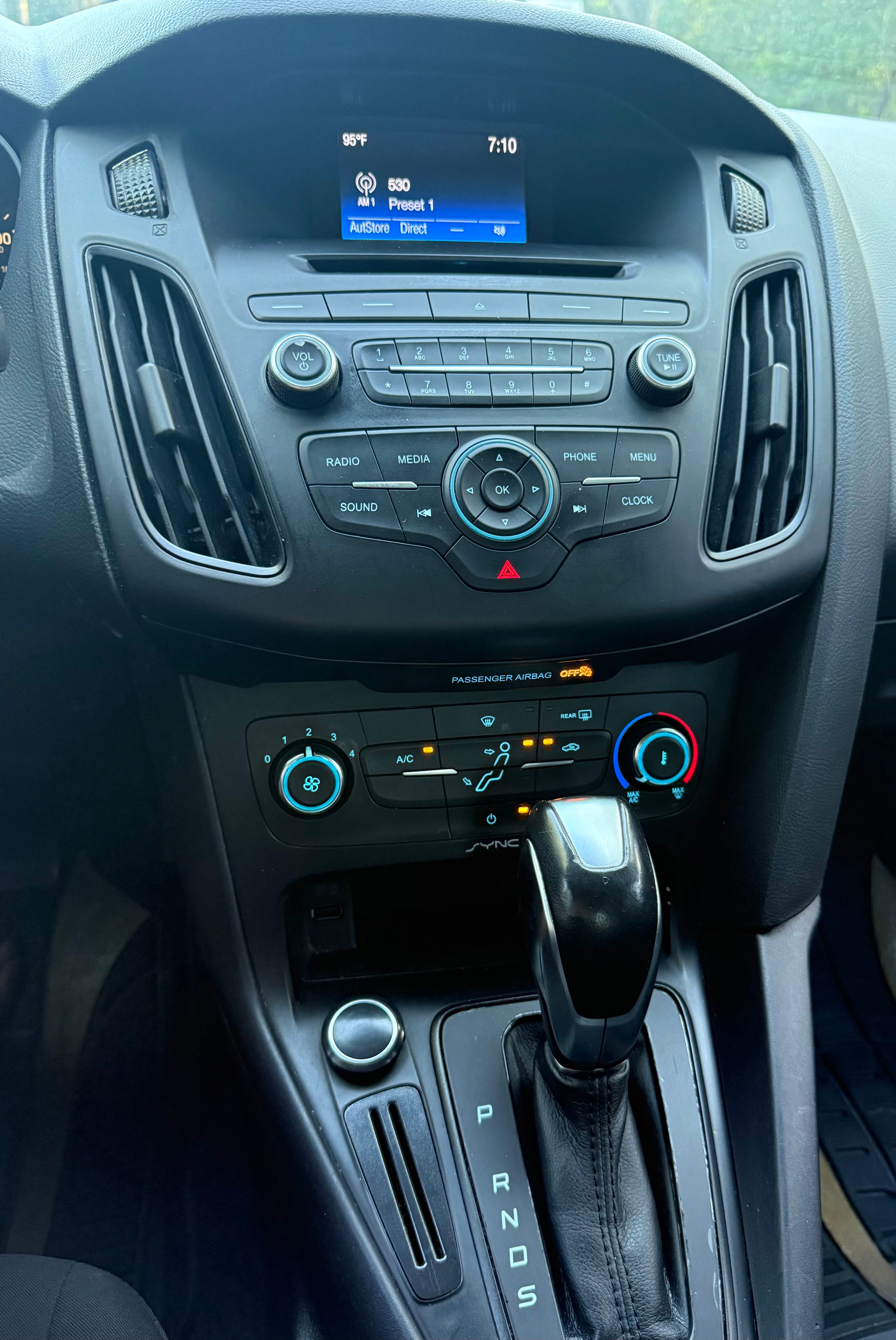 Used 2016 Ford Focus SE w/ SE Sport Package FWD image 17