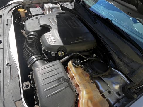 Used 2015 Chrysler 300 Limited RWD image 27