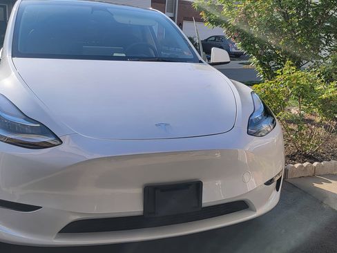Used 2023 Tesla Model Y AWD image 2