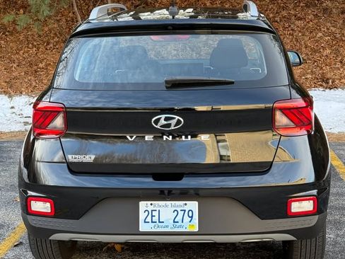 Used 2024 Hyundai Venue SEL image 5