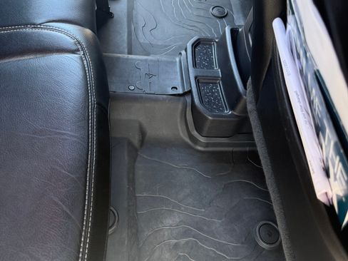 Used 2018 Jeep Wrangler Unlimited Sahara AWD/4WD image 10