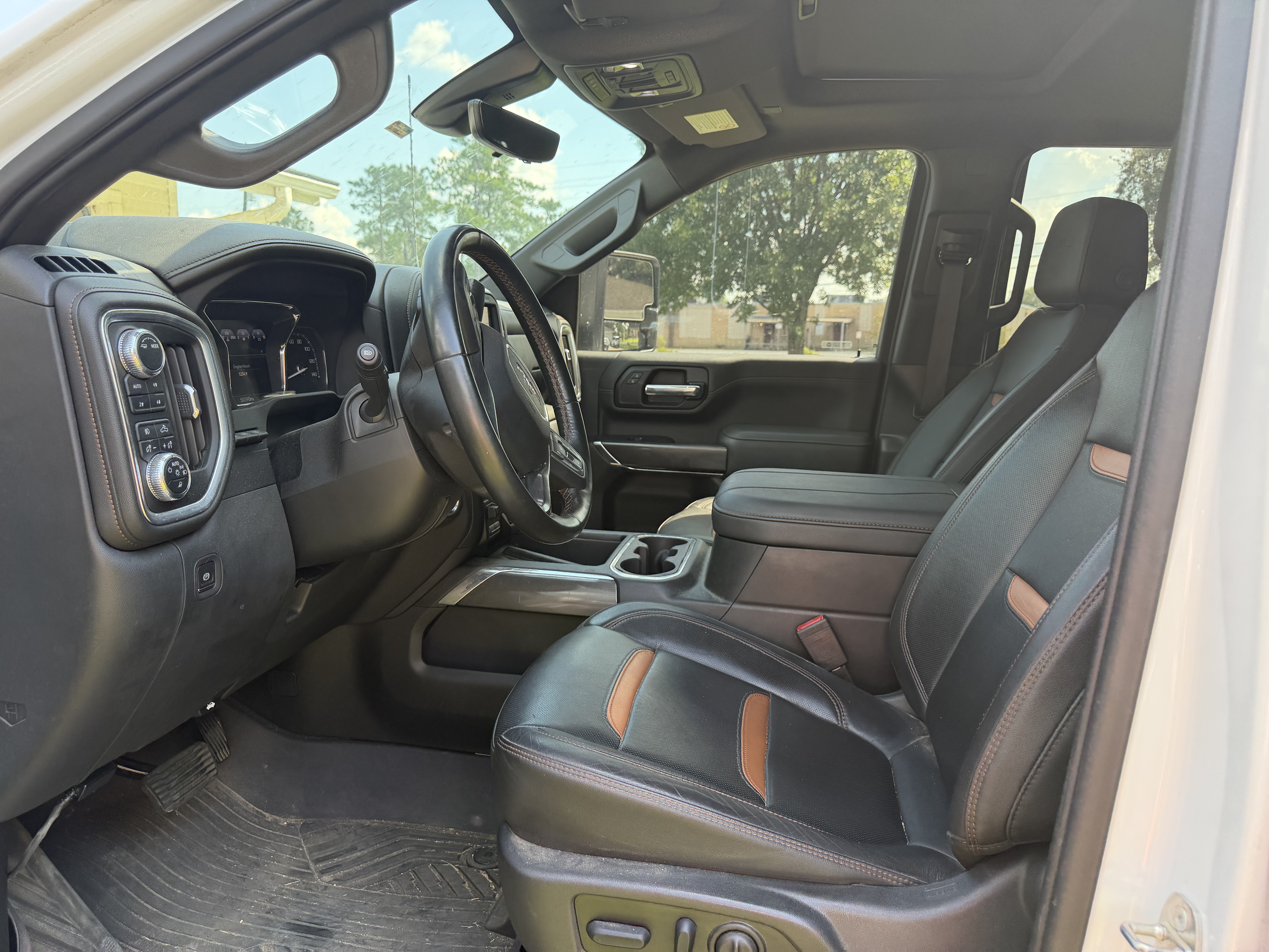 Used 2023 GMC Sierra 3500 AT4 w/ AT4 Premium Plus Package AWD/4WD image 10