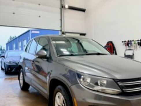 Used 2013 Volkswagen Tiguan S image 6
