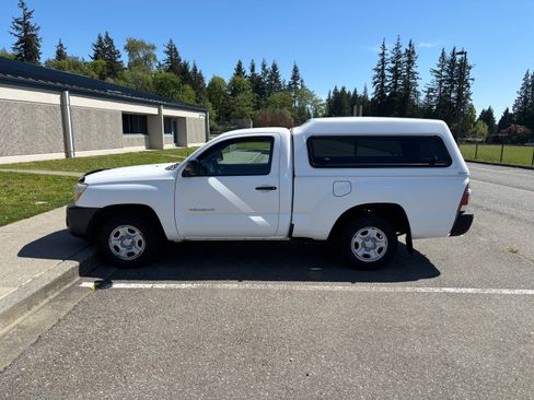 Used 2009 Toyota Tacoma 2WD Regular Cab image 2