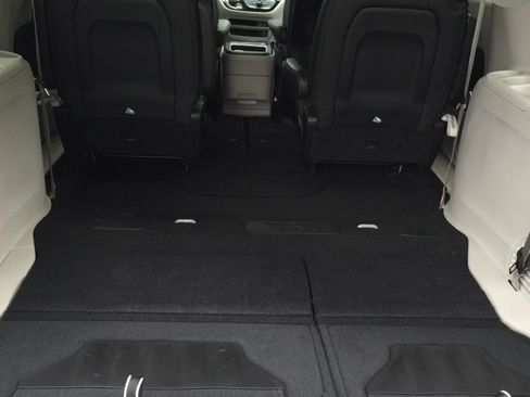 Used 2017 Chrysler Pacifica Touring-L image 9