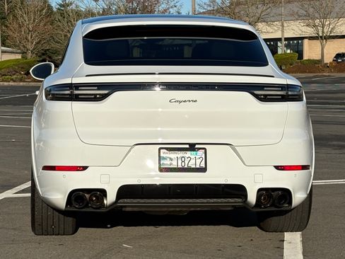 Used 2023 Porsche Cayenne Platinum Edition image 4