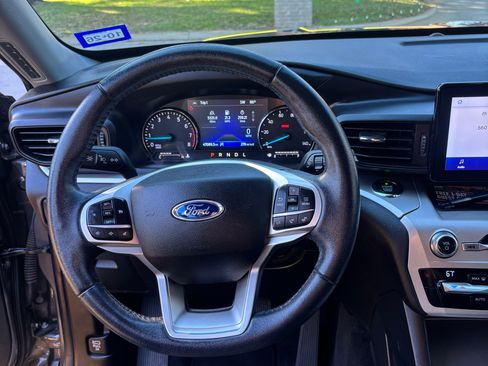 Used 2021 Ford Explorer XLT image 13