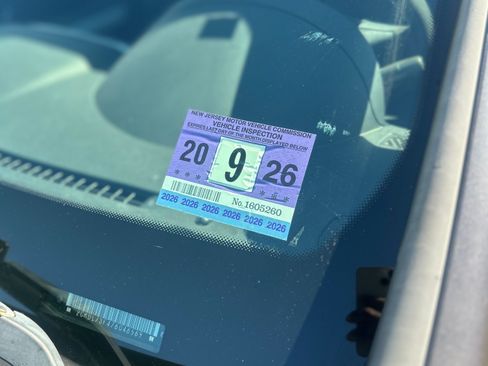 Used 2007 Pontiac Torrent AWD image 8