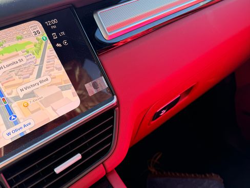 Used 2023 Porsche Cayenne Platinum Edition image 19