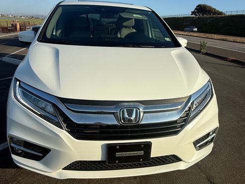 Used 2019 Honda Odyssey Elite image 2