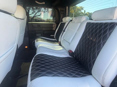 Used 2005 HUMMER H2 SUT w/ Preferred Equipment Group AWD/4WD image 14