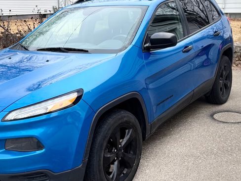 Used 2017 Jeep Cherokee Sport image 5