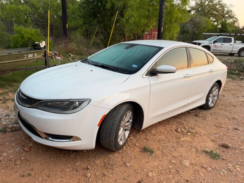 Used 2015 Chrysler 200 Limited image 2