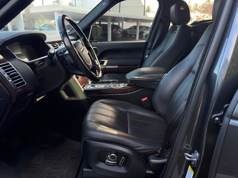 Used 2017 Land Rover Range Rover HSE image 12