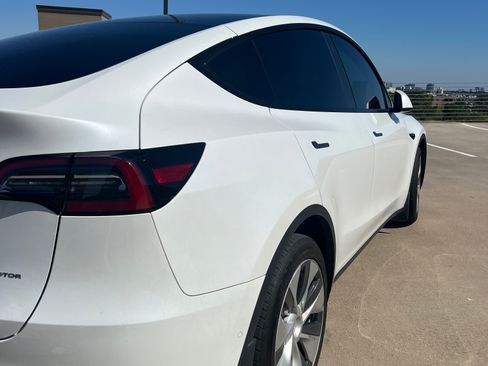 Used 2021 Tesla Model Y Long Range image 8
