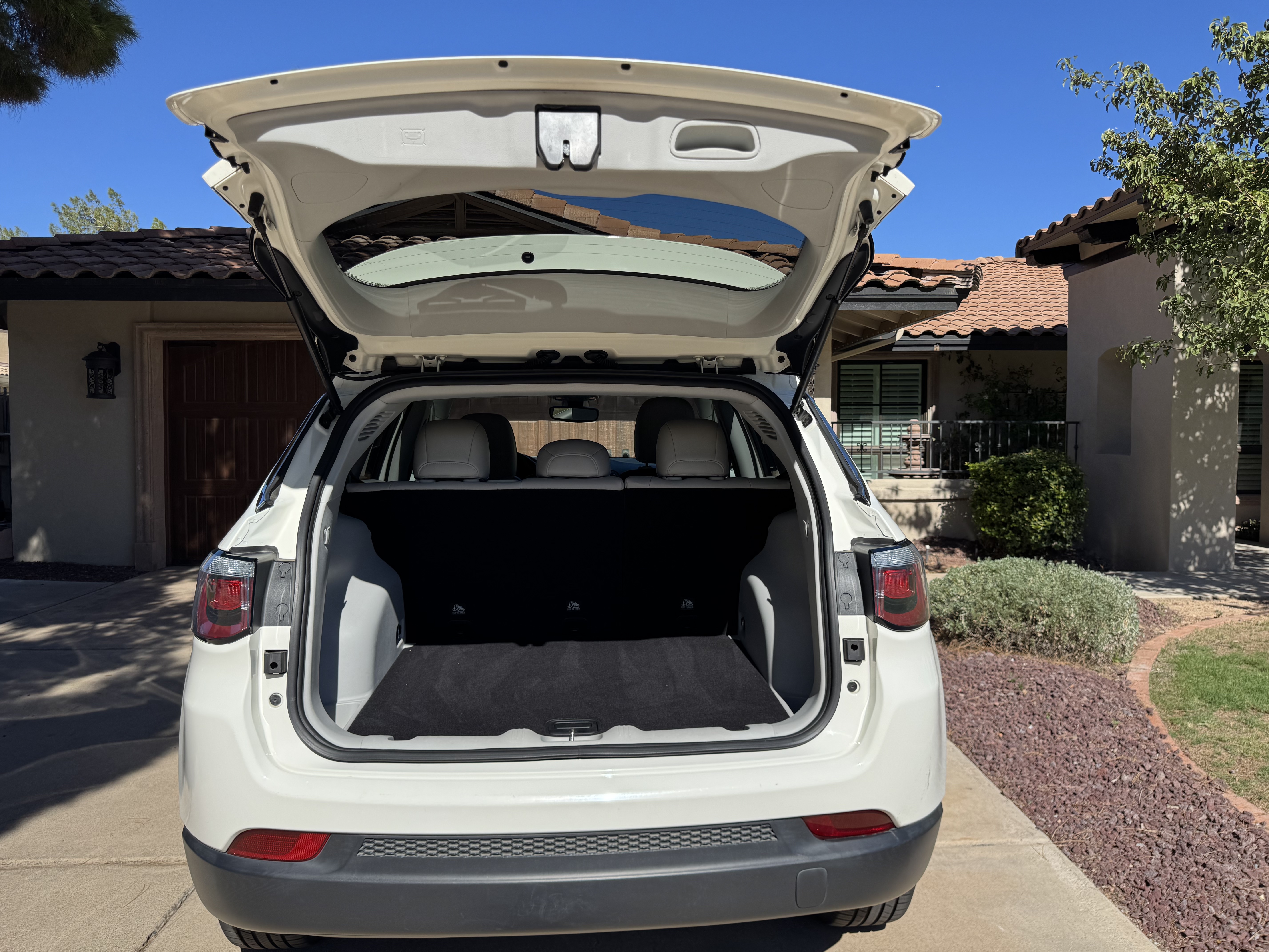 Used 2018 Jeep Compass Latitude FWD image 24