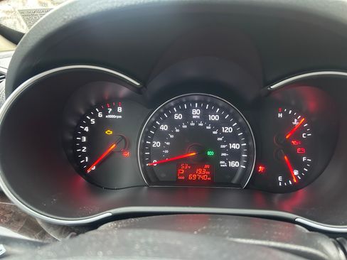 Used 2015 Kia Sorento LX image 2