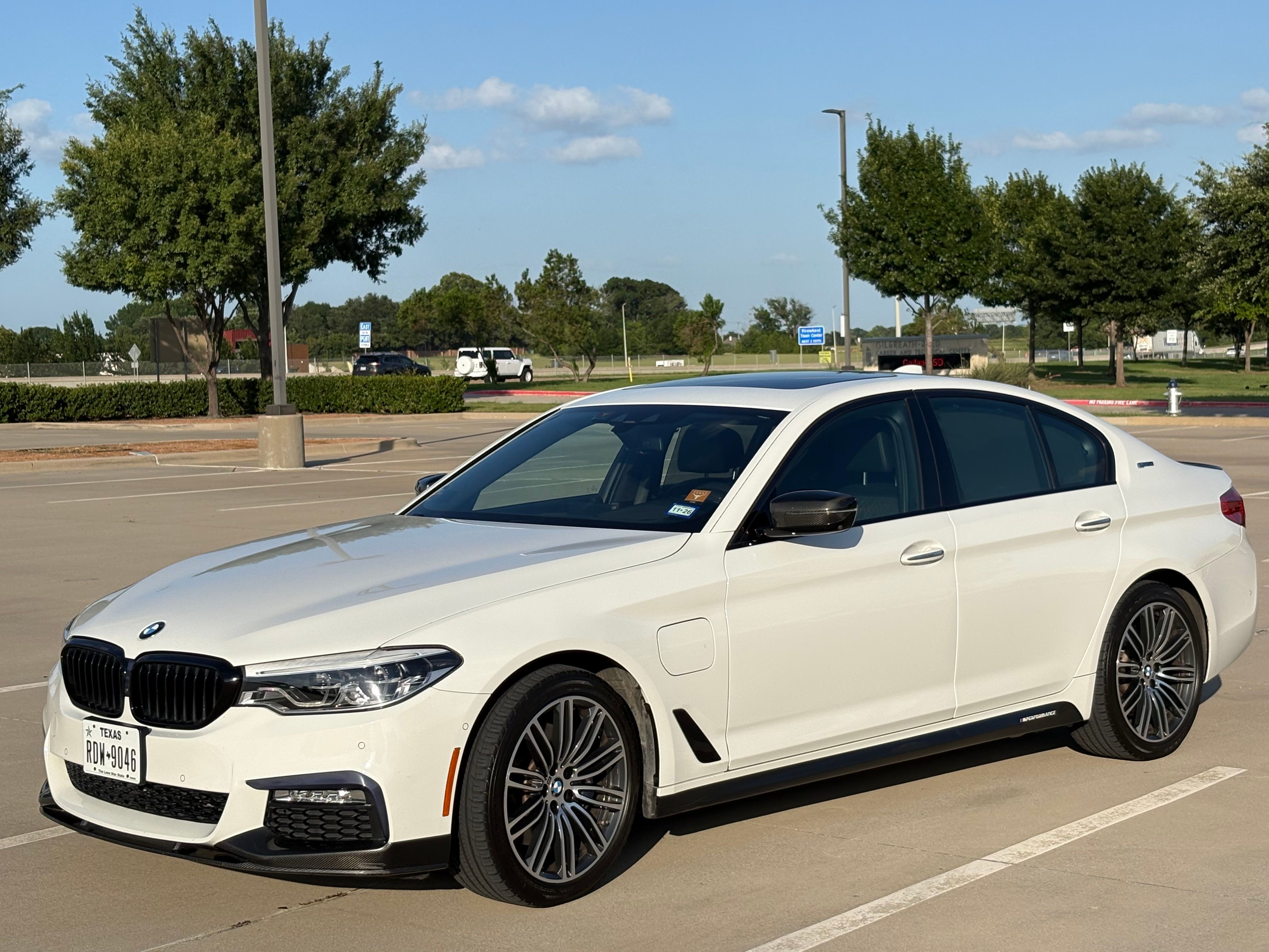 Used 2018 BMW 530e xDrive w/ M Sport Package 2 AWD/4WD image 1