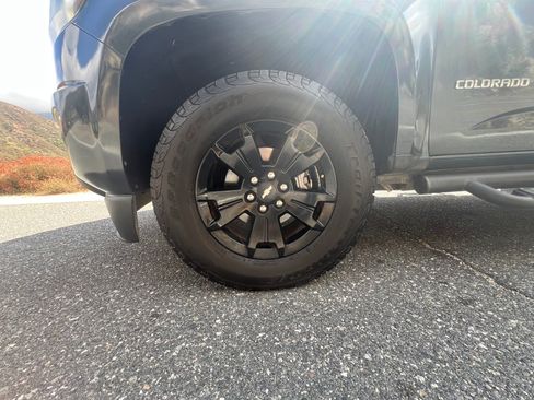 Used 2017 Chevrolet Colorado Z71 image 24