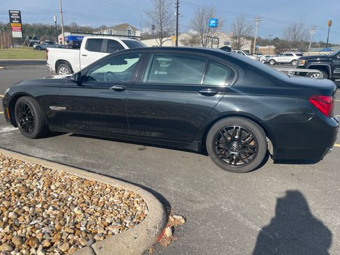 Used 2015 BMW 750Li xDrive image 2